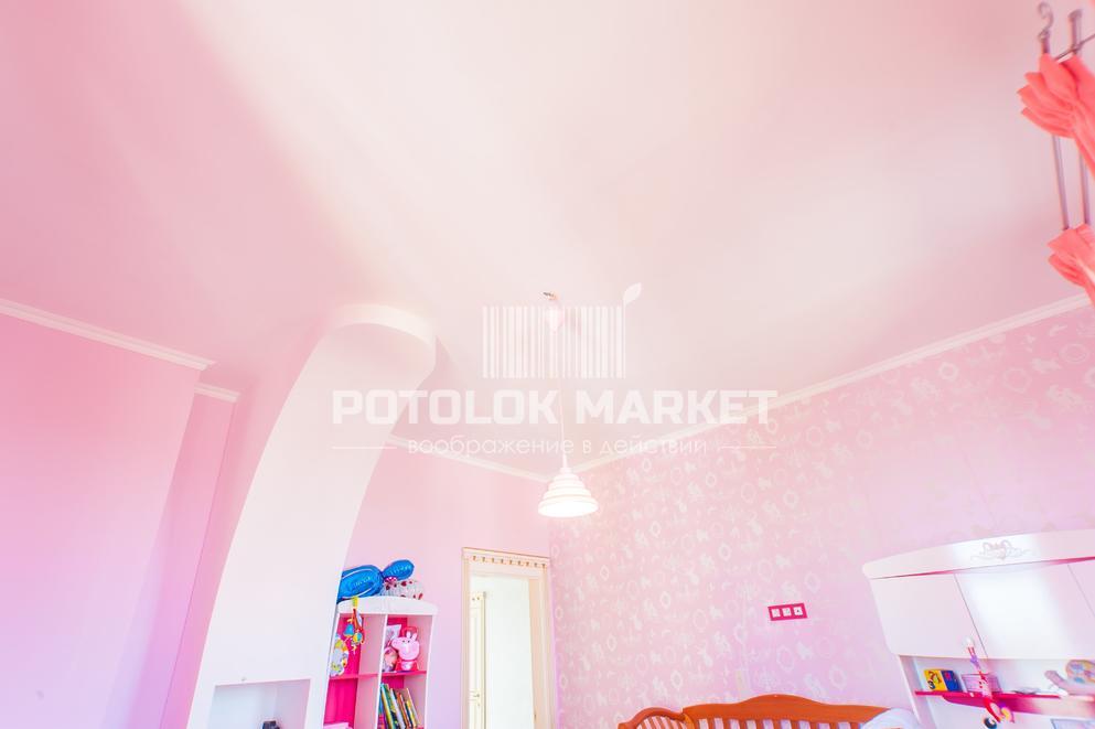 Розовые матовые потолки